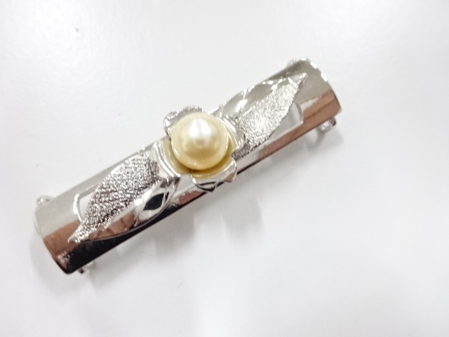 JAPANESE KIMONO / ANTIQUE OBIDOME (SASH CLIP) / PEARL